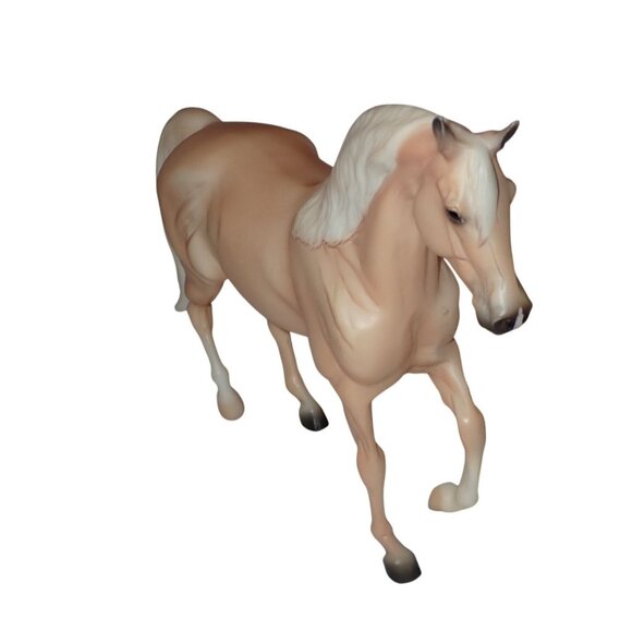 Breyer Classic Horse Gamblers Choice Palomino Morgan #917 Mariah Mold - Picture 2 of 7